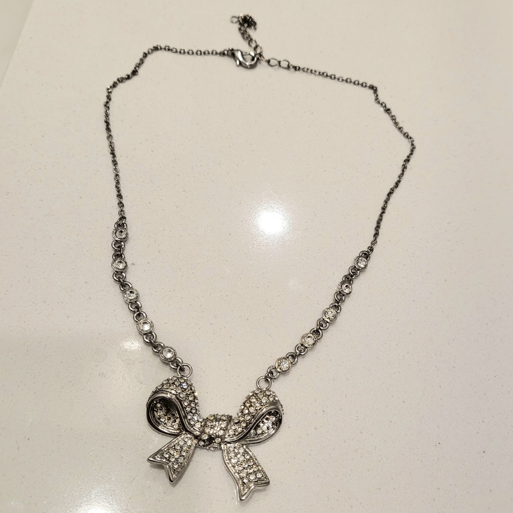 Nwot crystal bow ribbon necklace